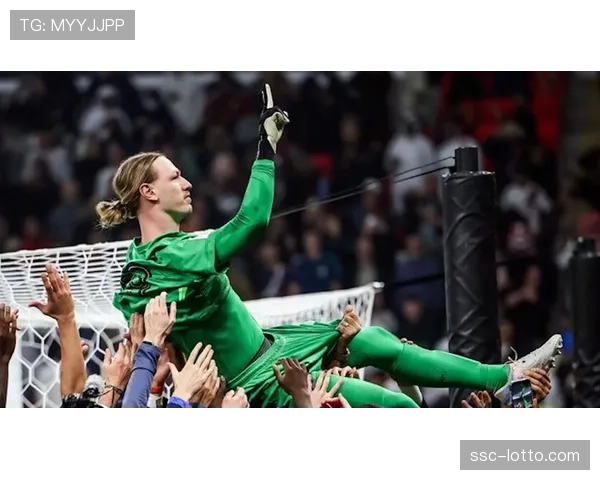 特写：弗赖堡门将扑出关键点球，帮助球队在客场守住平局